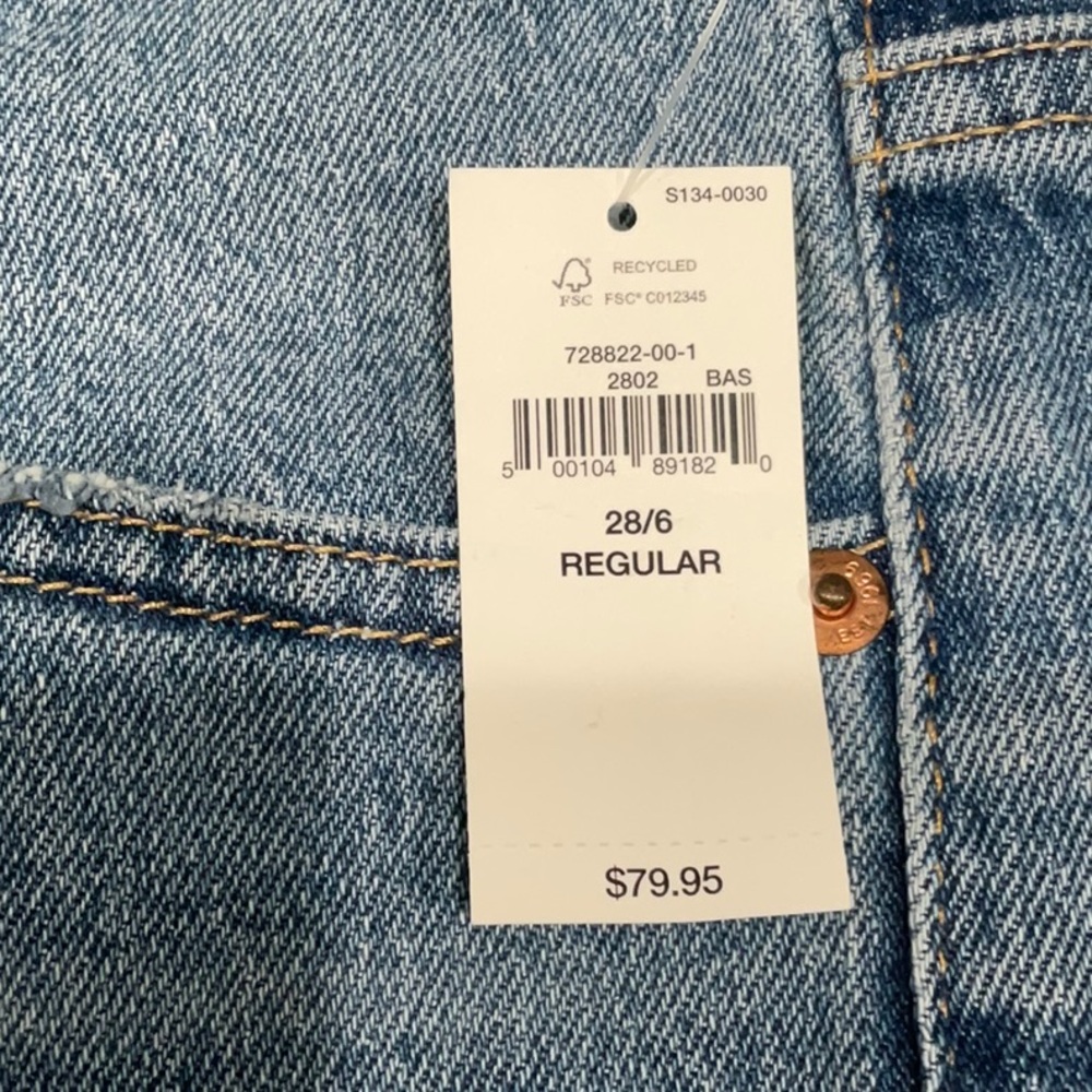GAP 90s straight high rise. Slim through the hip & thigh. Straight leg size 28/6 - Picture 7 of 13
